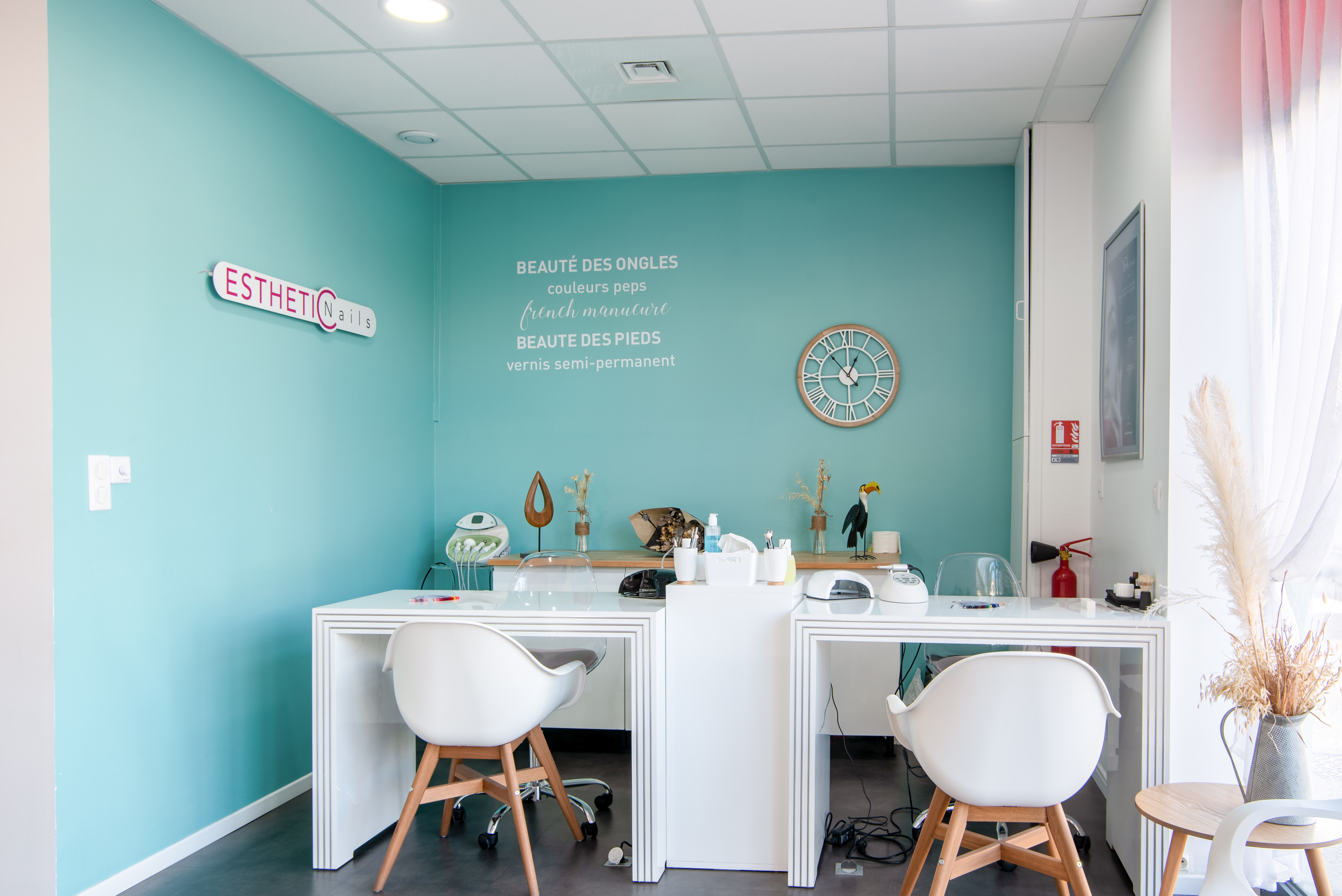 Salon esthétique : comment choisir son tabouret de manucure ?